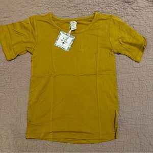 Kate Quinn Yellow Short Sleeve Tee